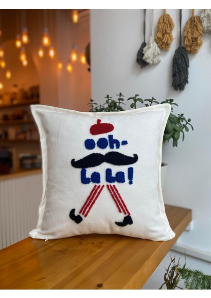 Oh La La Desenli Punch Işlemeli Pamuklu Kırlent Kılıfı - Dekoratif Punch Kırlent Kılıfı- 43X43CM