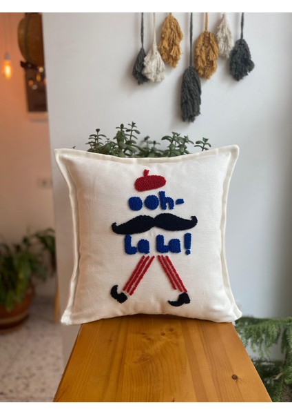 Oh La La Desenli Punch Işlemeli Pamuklu Kırlent Kılıfı - Dekoratif Punch Kırlent Kılıfı- 43X43CM