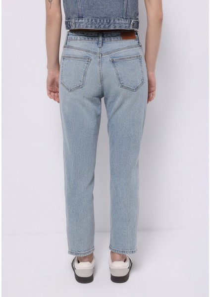 Mom Fit Yüksel Bel Daralan Paça Kadın Açik Indigo Jean Pantolon fiyatları
