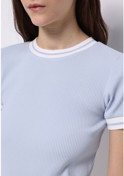 Slim Fit Yuvarlak Yaka Düz Kadın Mavi Kısa Kol Tişört fırsatları