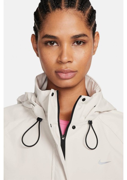 Storm Fit Swift Women's Running Jacket Oversize Kadın Kapüşonlu Yağmur Geçirmez Hava Panelli Koşu Ceket Krem fırsatları