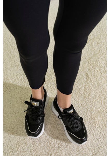 Beyaz Tabanlı Fileli Siyah Rahat Kadın Sneaker