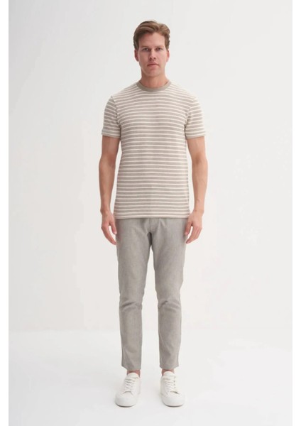 Bisiklet Yaka Slim Fit Jakarlı Çizgi Desenli Tişört