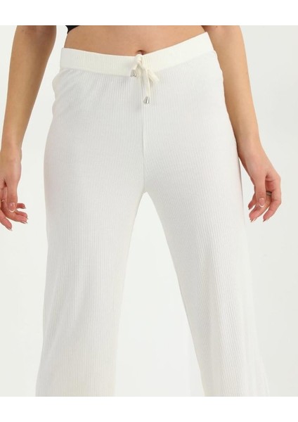 Kadın Beyaz Fitilli Bol Paça Beli Lastikli ve Bağcıklı Pantolon modelleri