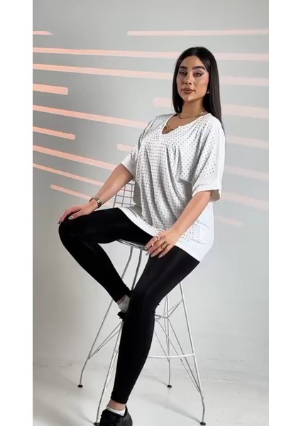 Zincir Detaylı Taşlı Viskon Bluz