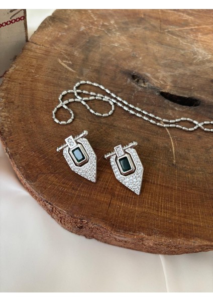 Zümrüt ve Zirkon Taş Yüksek Kalite Karamaz Küpe modelleri