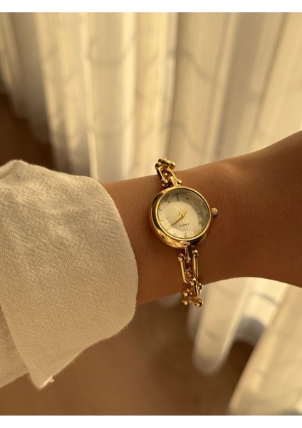 Kadın Yuvarlak Kadran Zincir Kordonlu Gold Tiffany Kol Saati 25