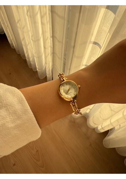 Kadın Yuvarlak Kadran Zincir Kordonlu Gold Tiffany Kol Saati 25 modelleri