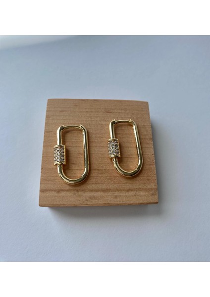 Gold Taşlı Çarm Kilit Zirkon Taşlı Oval Küpe