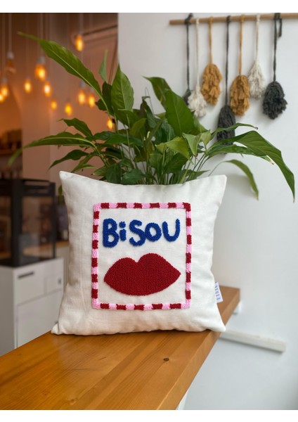 Bisou Punch Işlemeli Pamuklu Kırlent Kılıfı - 43X43CM - Punch Kırlent Kılıfı