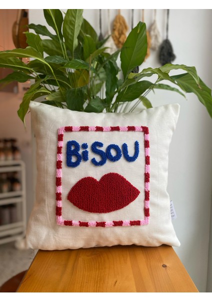 Bisou Punch Işlemeli Pamuklu Kırlent Kılıfı - 43X43CM - Punch Kırlent Kılıfı