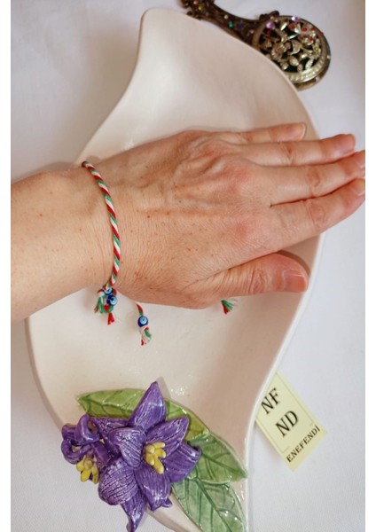 30 Adet 19 Mayıs Tebrik Kartlı Nazar Boncuklu Marteniçka Bileklik Kırmızı Yeşil Beyaz Hediye Şans fiyatları