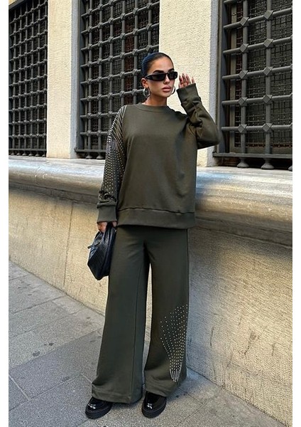 Gümüş Taşlı Detaylı ve Bisiklet Yaka Uzun Kollu Oversize Kadın Bluz Pantolon Takımı (2 Parça) Haki