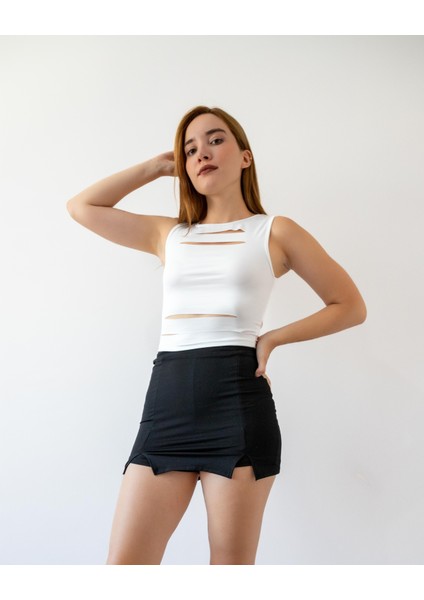 Mare Butik Kalın Askılı Pencere Detaylı Bisiklet Yaka Dalgıç Kumaş Kolsuz Crop Bluz