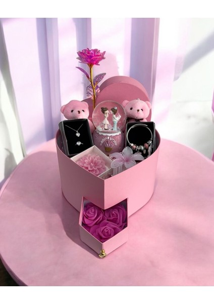 Full Pembe Aşk Evreni - Sevgiliye Romantik Hediye Kutusu | Kar Küresi + Çelik Takı + Peluş Ayıcık