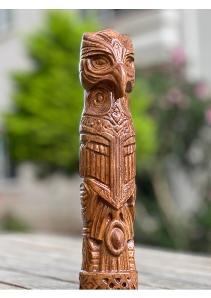 Şahin Totem – 30 cm El Oyma Ahşap Heykel Vernikli