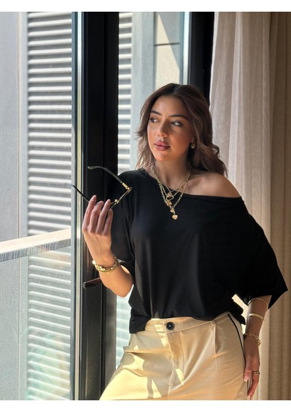 Kadın Tek Omuzu Açık Kısa Kollu Salaş Viskon Bluz