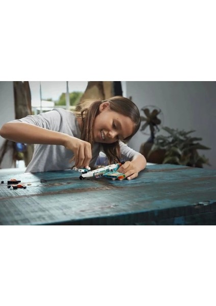 Technic Yarış Uçağı 42117 Yapı Oyuncak Seti (154 Parça) Building Set