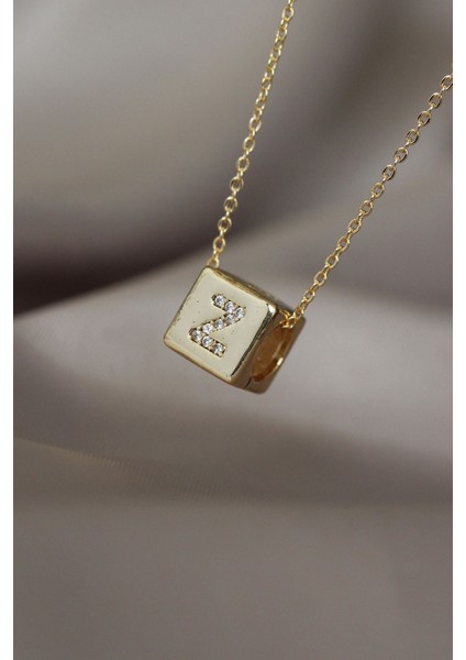 Gold Renkli Küp Model Zirkon Taşlı Z Harfli Kolye