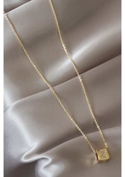 Gold Renkli Küp Model Zirkon Taşlı Z Harfli Kolye fiyatları