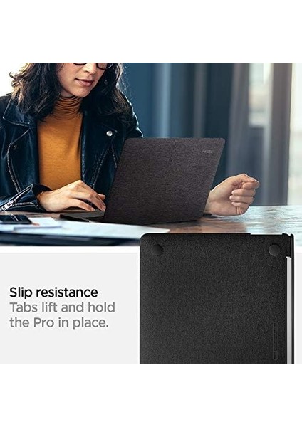MacBook Pro 13'' M2 2022 / M1 2020 / Pro 13'' 2020 ile Uyumlu Kılıf Thin Fit Black - 070CS25965