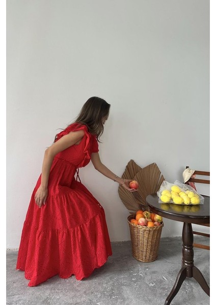Kırmızı Fırfırlı Düğmeli Elbise