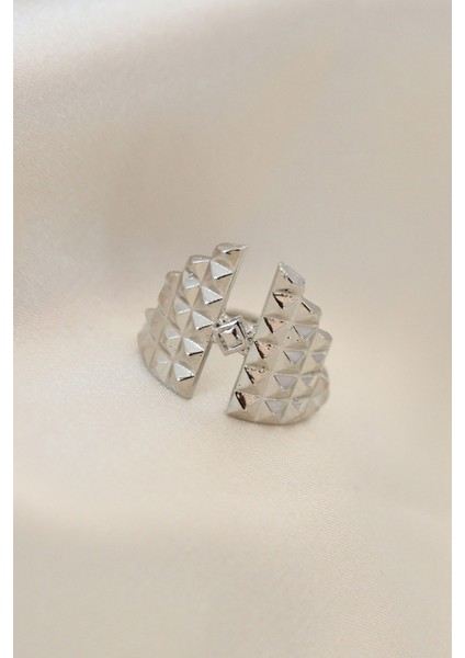 Ayarlamalı Gümüş Renk Metal Zirkon Taşlı Piramit Yüzük