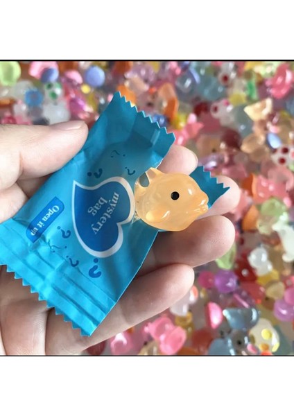 Karanlıkta Parlayan Süpriz Figür, Sevimli Sürpriz Figür, Karanlıkta Parlayan Oyuncak (1 Adet) fiyatları