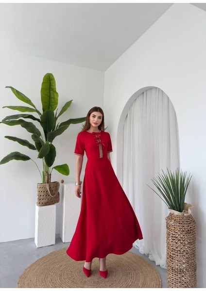 Wera Taşlı Fiyonk Detaylı Elbise