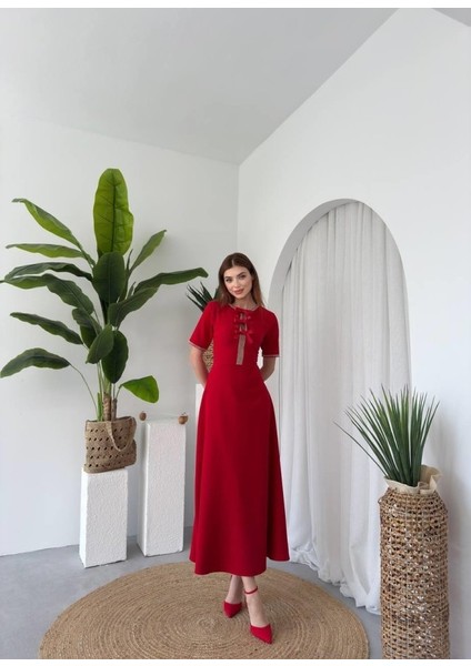 Wera Taşlı Fiyonk Detaylı Elbise