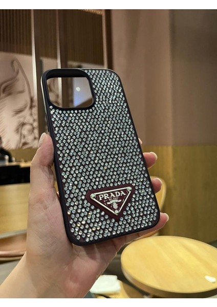 iPhone 14 Pro Max Mor Taşlı Marka Detaylı Telefon Kılıfı
