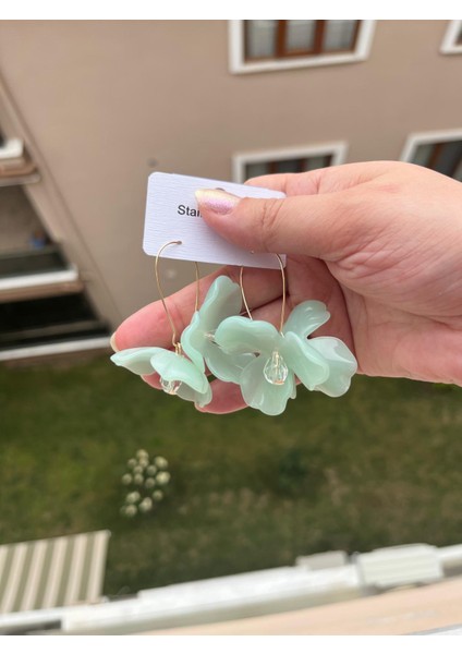 Sallantılı Yeşil Çiçek Figürlü Taşlı Küpe