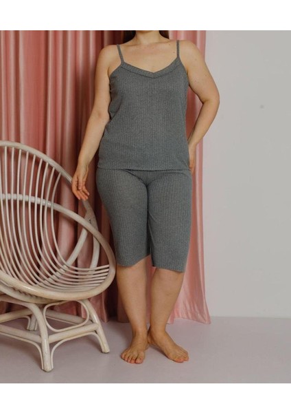 Kadın Büyük Beden Ip Askılı Bluz ve Kapri Alt Üst Pijama Takımı