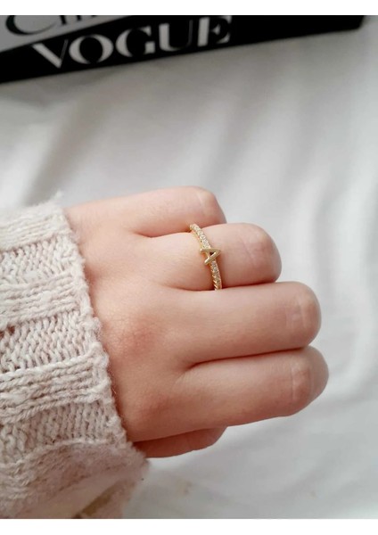 Su Yolu Zirkon Taşlı A Harfli Ayarlamalı Gold Yüzük
