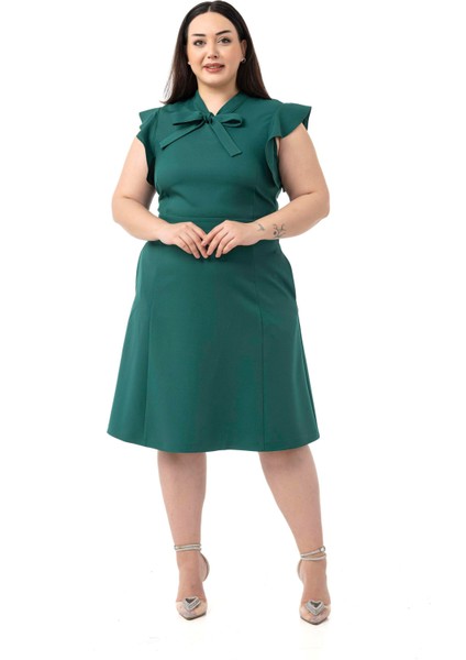 Büyük Beden Yakası Fularlı Kolları Volanlı Midi Zümrüt Yeşili Elbise