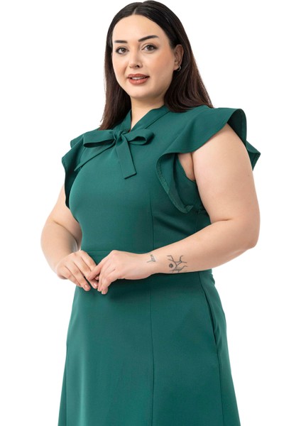 Büyük Beden Yakası Fularlı Kolları Volanlı Midi Zümrüt Yeşili Elbise indirimleri