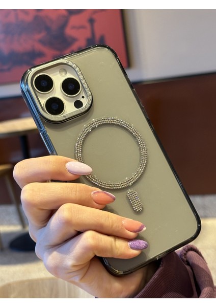 iPhone 16 Pro Max Uyumlu Sararmaz Sert Mika Magsafe Pırlanta Taşlı Şeffaf Siyah Kılıf modelleri