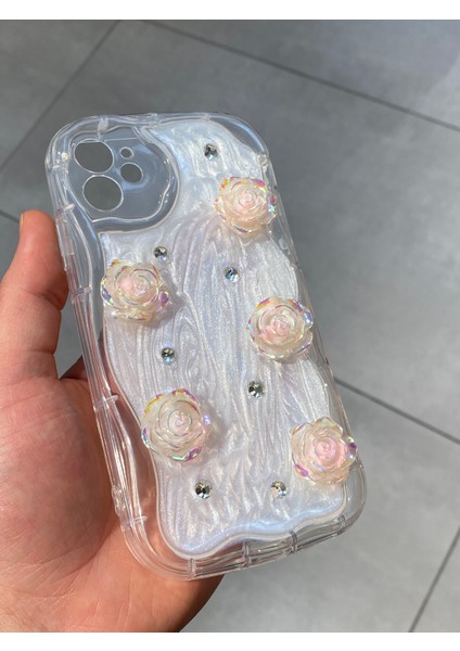 Iphone 11 Uyumlu 3D Kabartmalı Çiçek Desenli Silikon Kılıf modelleri