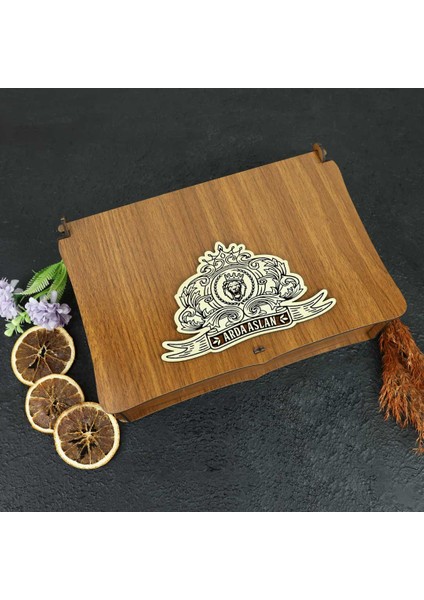 Ahşap Kutulu Aslan Desenli Isme Özel Rakı & Çakmak & Taşlı Viski Kadehi Seti
