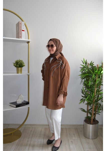 Oversize Önü Kurdele Işleme Nakışlı Tesettür Gömlek Tunik