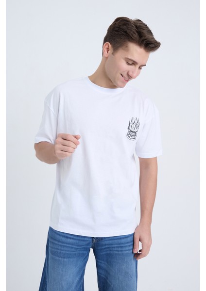 Erkek Oversize Baskılı T-Shirt Beyaz Campfire fırsatları