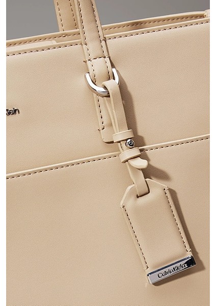 Kadın Ck Must Medium Shopper Omuz Çantası - Bej fırsatları