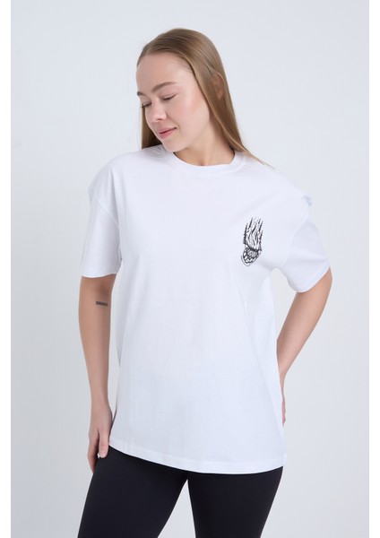 Kadın Oversize Baskılı T-Shirt Beyaz Campfire fırsatları