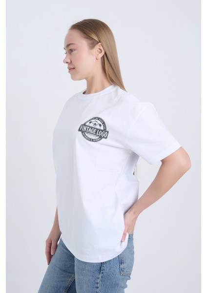 Kadın Oversize Baskılı T-Shirt Beyaz Vintage Logo modelleri