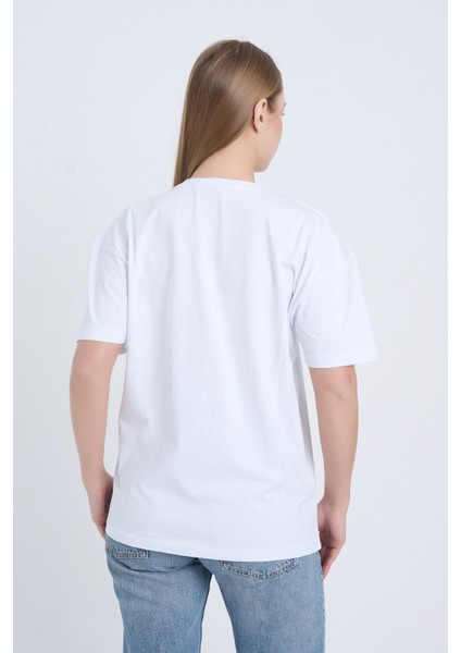 Kadın Oversize Baskılı T-Shirt Beyaz Vintage Logo indirimleri
