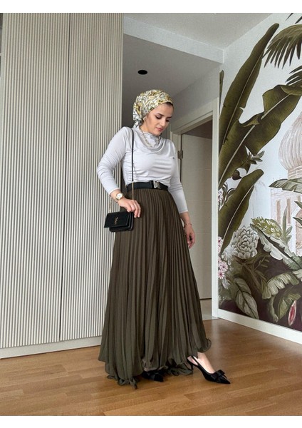 Şifon Pileli Etekli Sandy Bluz Takım – Zamansız Şıklık Yeşil