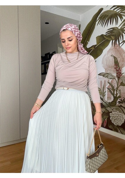 Şifon Pileli Etekli Sandy Bluz Takım – Zamansız Şıklık Ekru