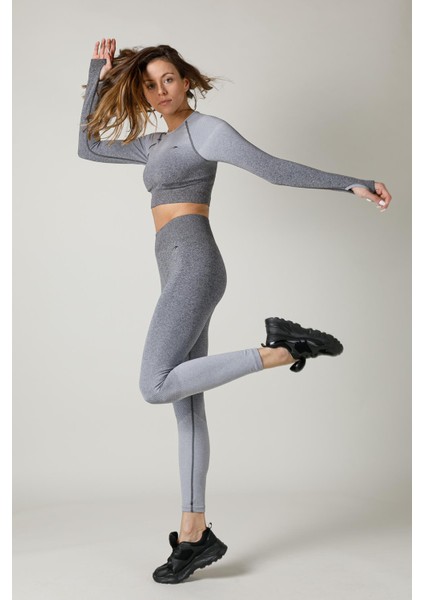 SlimFit Kadın Bisiklet Yaka Uzun Kol Siyah Crop Top 816020 fırsatları