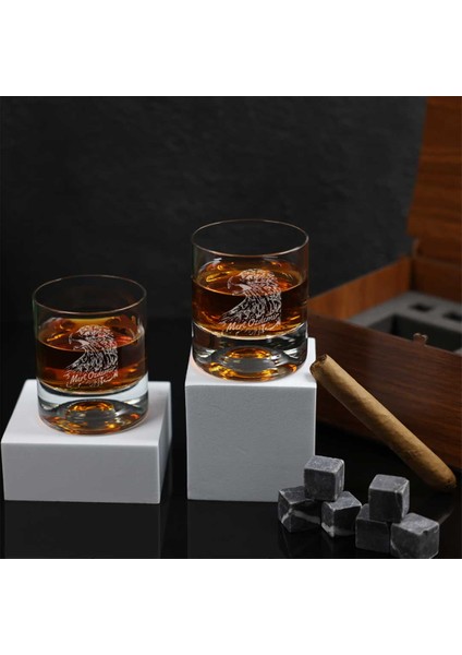 Ahşap Kutulu Kartal Desenli Isme Özel Taşlı ve 2'li Viski Kadehi Seti fırsatları