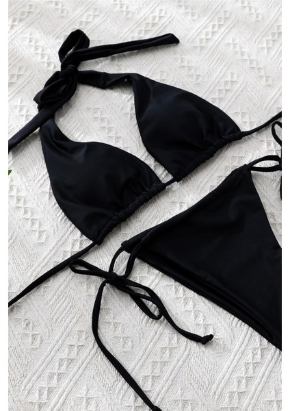 Kadın Siyah Yandan Bağlamalı Tangalı Üçgen Bikini Mayo Takımı